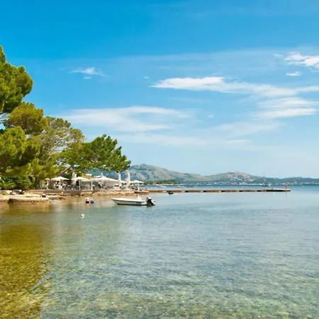 Peric With Pool Quiet&spacious Wifi Hébergement de vacances